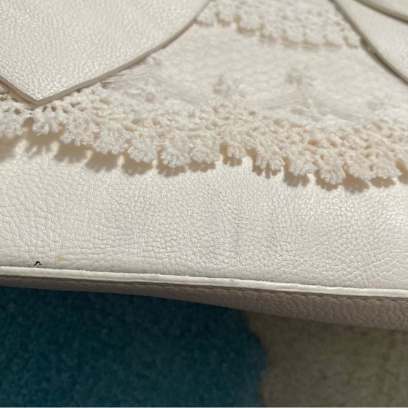 Rare Betsey Johnson Lace Pearl of A Girl Bow Satchel - Picture 3 of 7